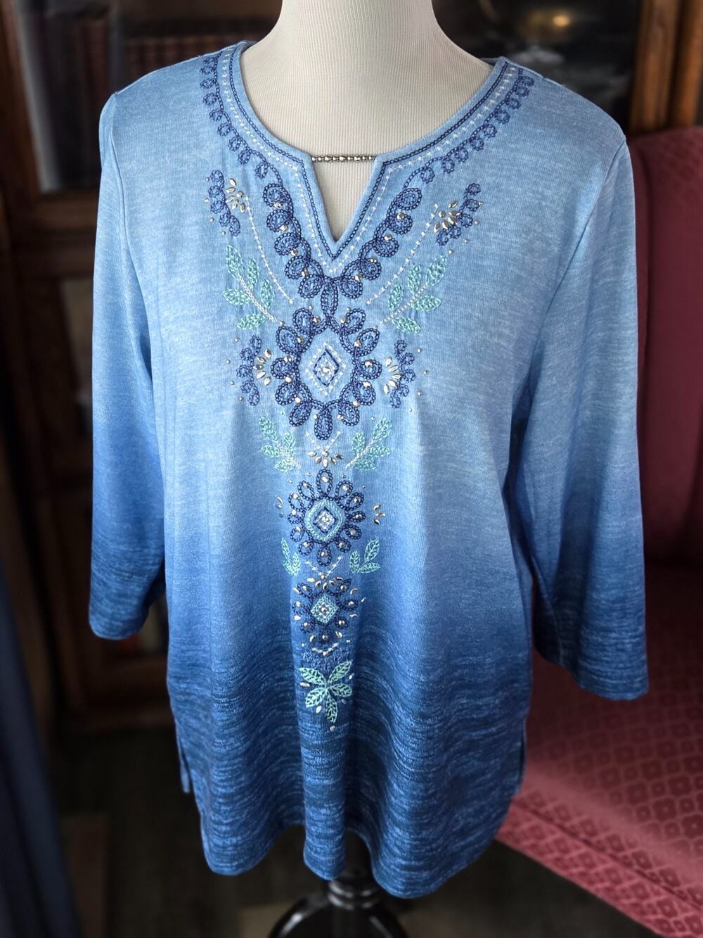 Alfred Dunner Blue Ombre Embroidered Blouse Size M Split Beaded Neck 3/4 Sleeve